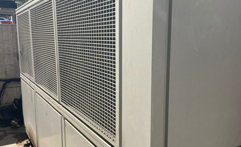 ICSogutma tarafından sunulan 5 kompresörlü Copeland merkezi grup motoru, endüstriyel soğutma için enerji tasarruflu çözümdür.