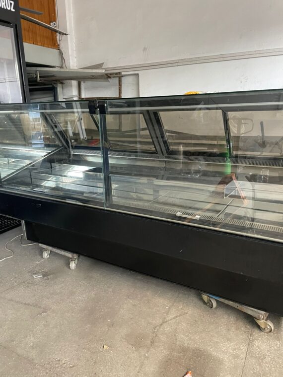 İkinci el 250 cm motorsuz şarküteri teşhir dolabı, uygun fiyatlı ve dayanıklı çözüm.
